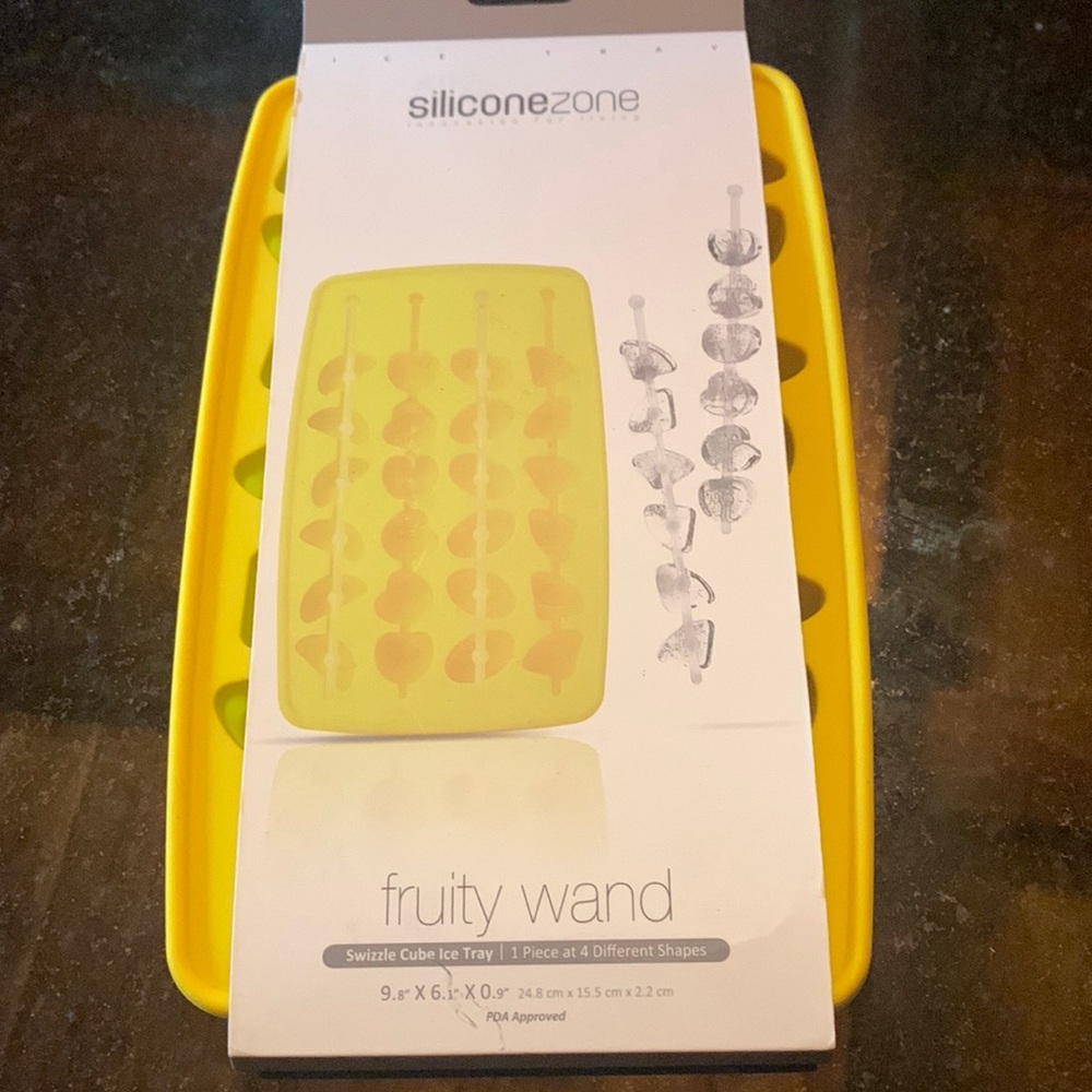 Swizzle cube ice making tray